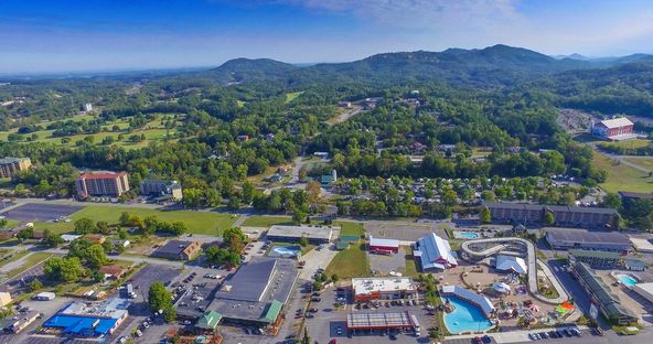 4020 Parkway , Pigeon Forge, TN 37863